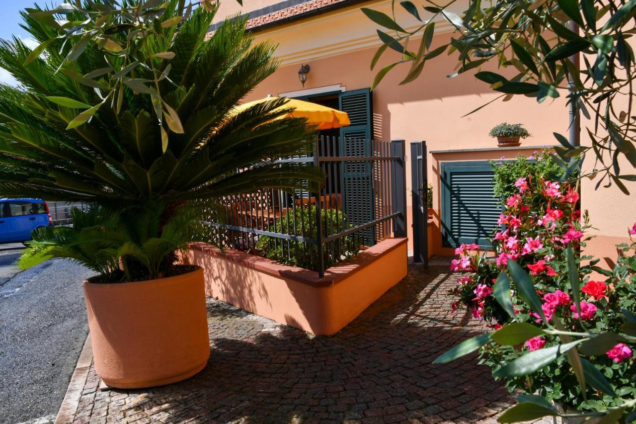 Gli Angeli Agriturismo Villa Cisano sul Neva Exterior photo